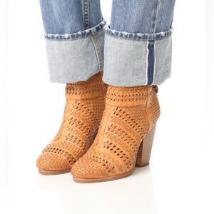 Rag&Bone Leather Newbury Bootie
Boot Tan/Lt.Brown Size 39
